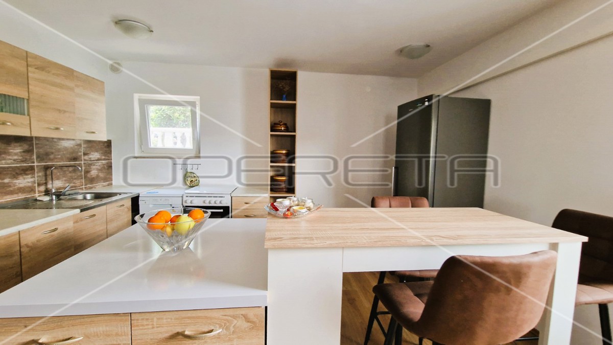 Casa con 2 appartamenti, garage, vista, 300 m dal mare, Kruševo, 233 m2,