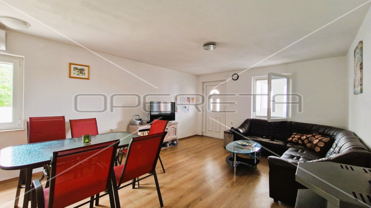 Casa con 2 appartamenti, garage, vista, 300 m dal mare, Kruševo, 233 m2,