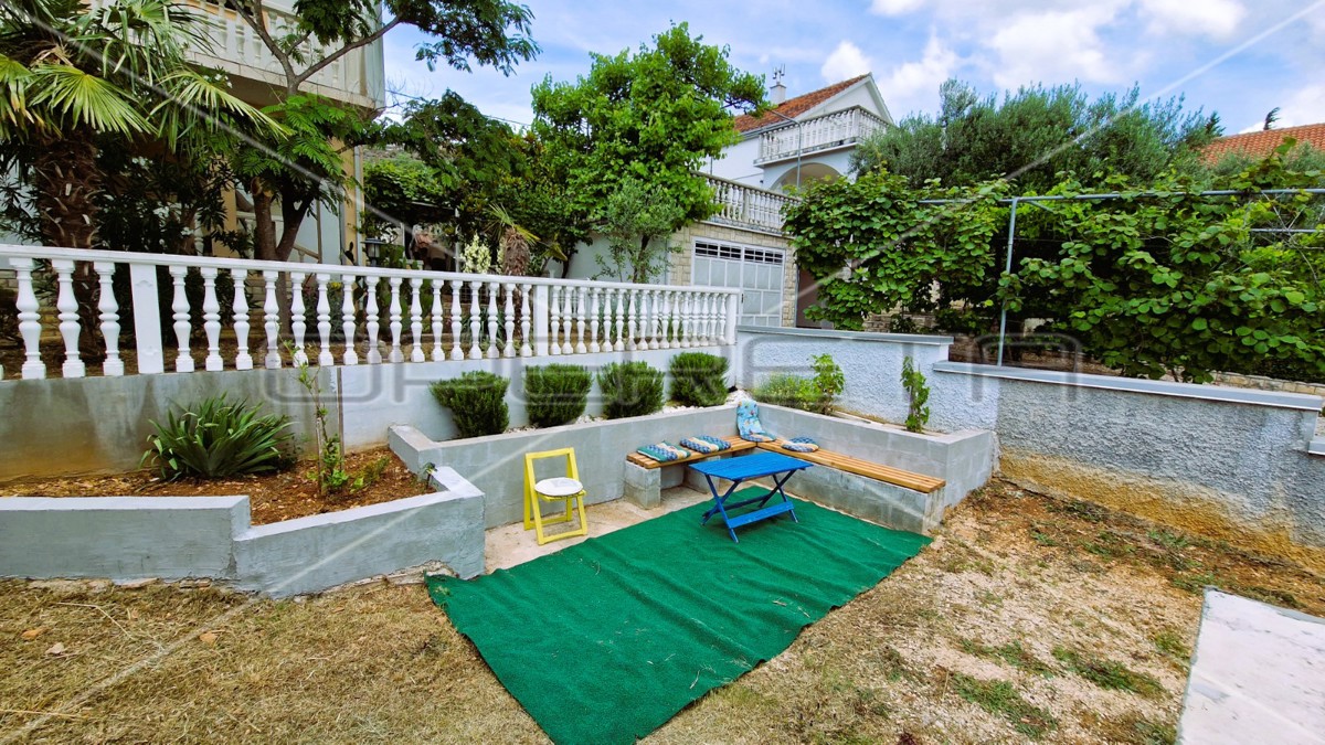 Casa con 2 appartamenti, garage, vista, 300 m dal mare, Kruševo, 233 m2,