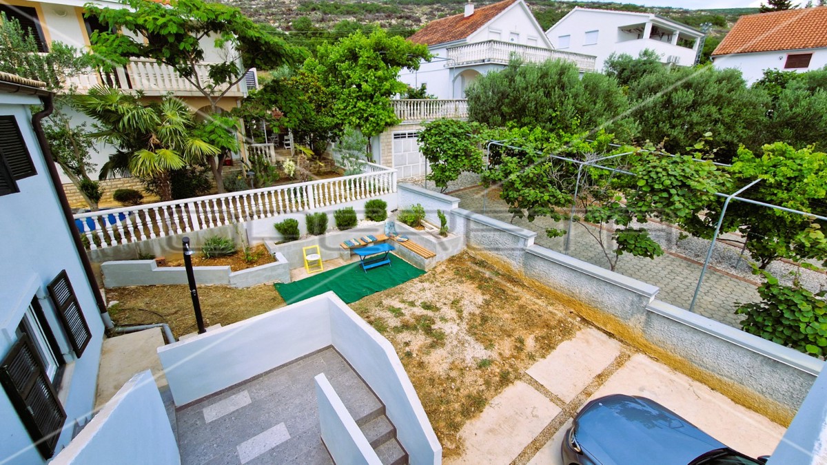 Casa con 2 appartamenti, garage, vista, 300 m dal mare, Kruševo, 233 m2,