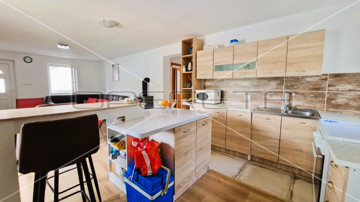 Casa con 2 appartamenti, garage, vista, 300 m dal mare, Kruševo, 233 m2,