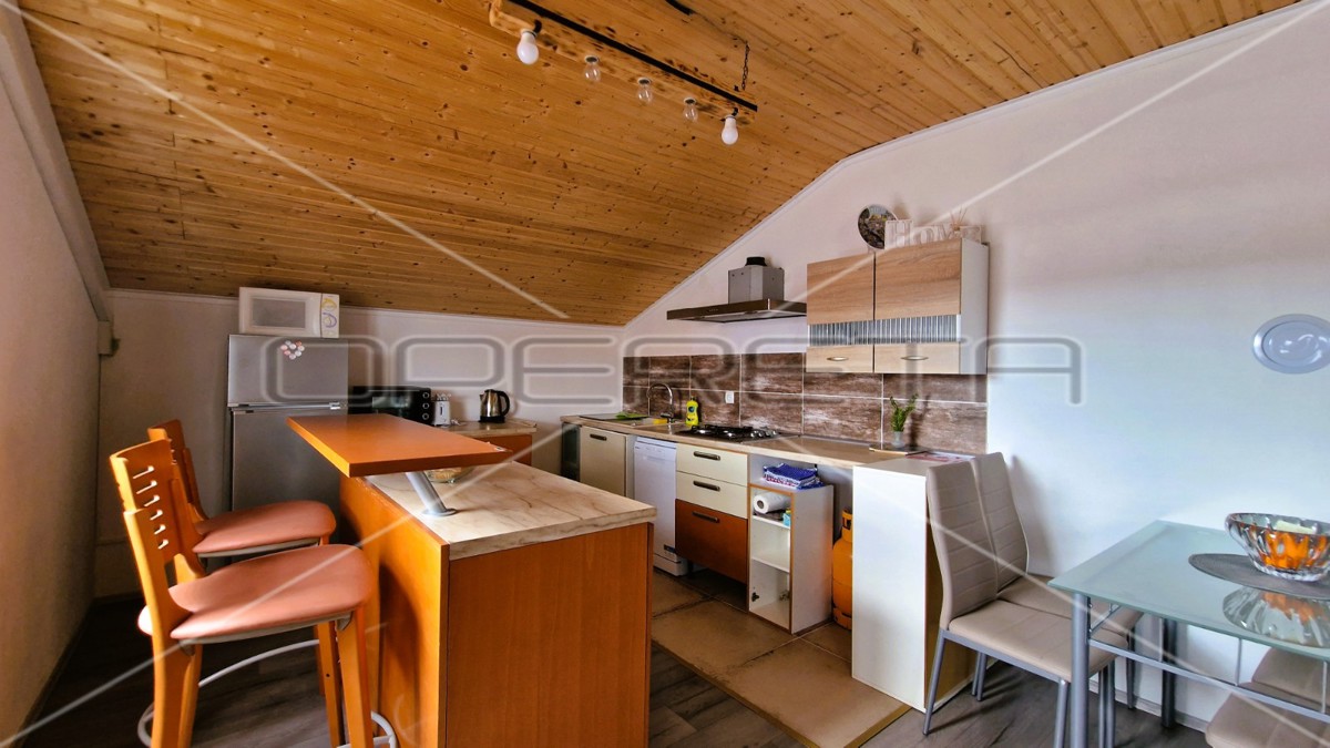 Casa con 2 appartamenti, garage, vista, 300 m dal mare, Kruševo, 233 m2,