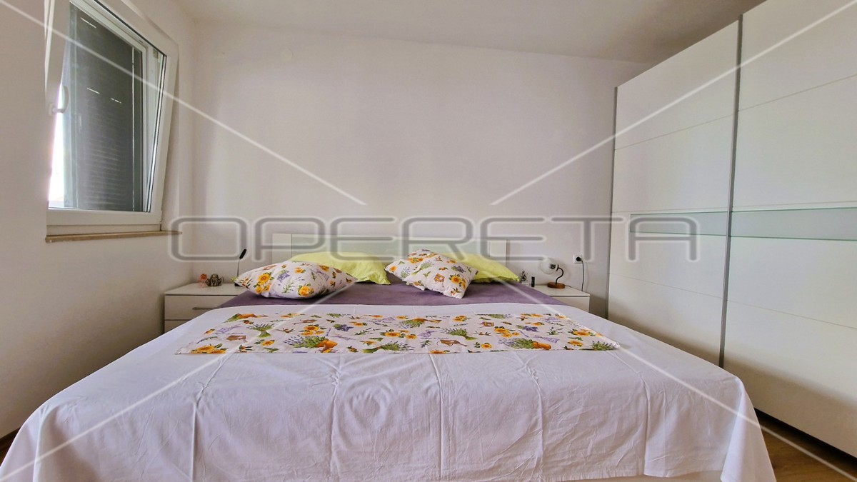 Casa con 2 appartamenti, garage, vista, 300 m dal mare, Kruševo, 233 m2,