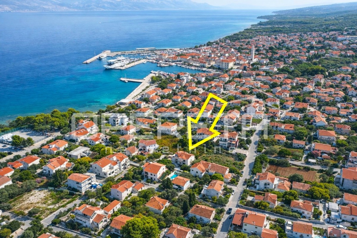 Supetar, casa 200 m2, 150 m dalla spiaggia, terreno 610 m2