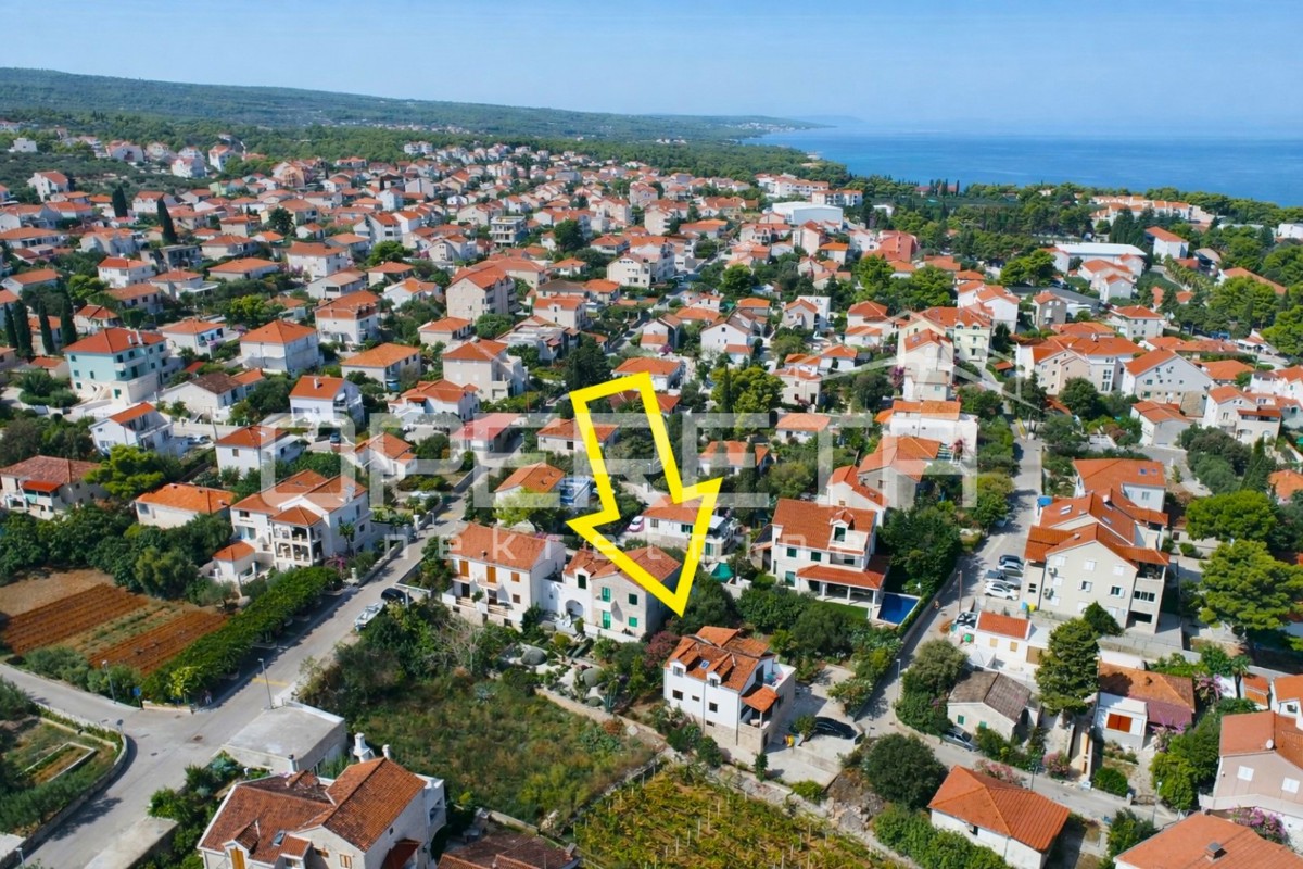 Supetar, casa 200 m2, 150 m dalla spiaggia, terreno 610 m2