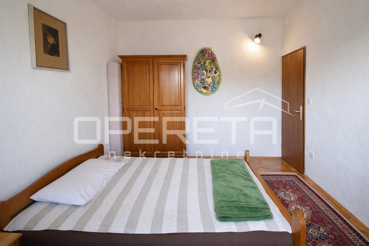 Supetar, casa 200 m2, 150 m dalla spiaggia, terreno 610 m2