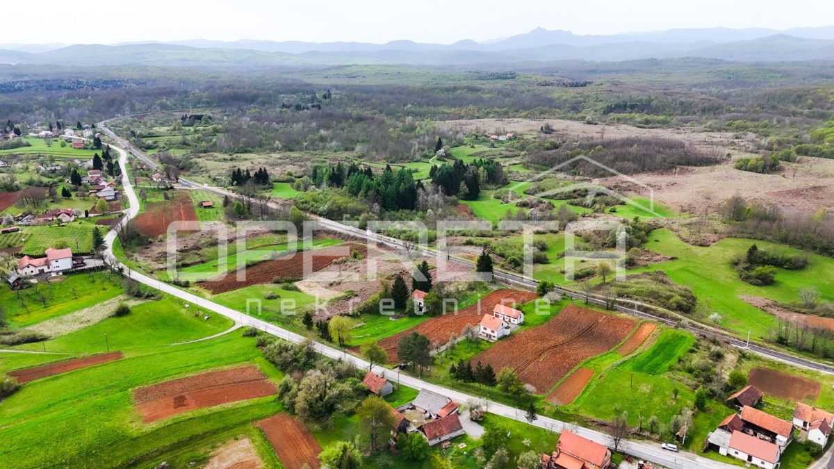 Casa da ristrutturare con grande potenziale in un ambiente idilliaco