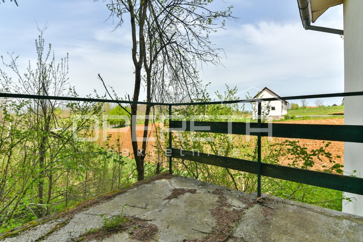 Casa da ristrutturare con grande potenziale in un ambiente idilliaco