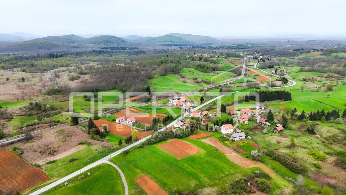 Casa da ristrutturare con grande potenziale in un ambiente idilliaco