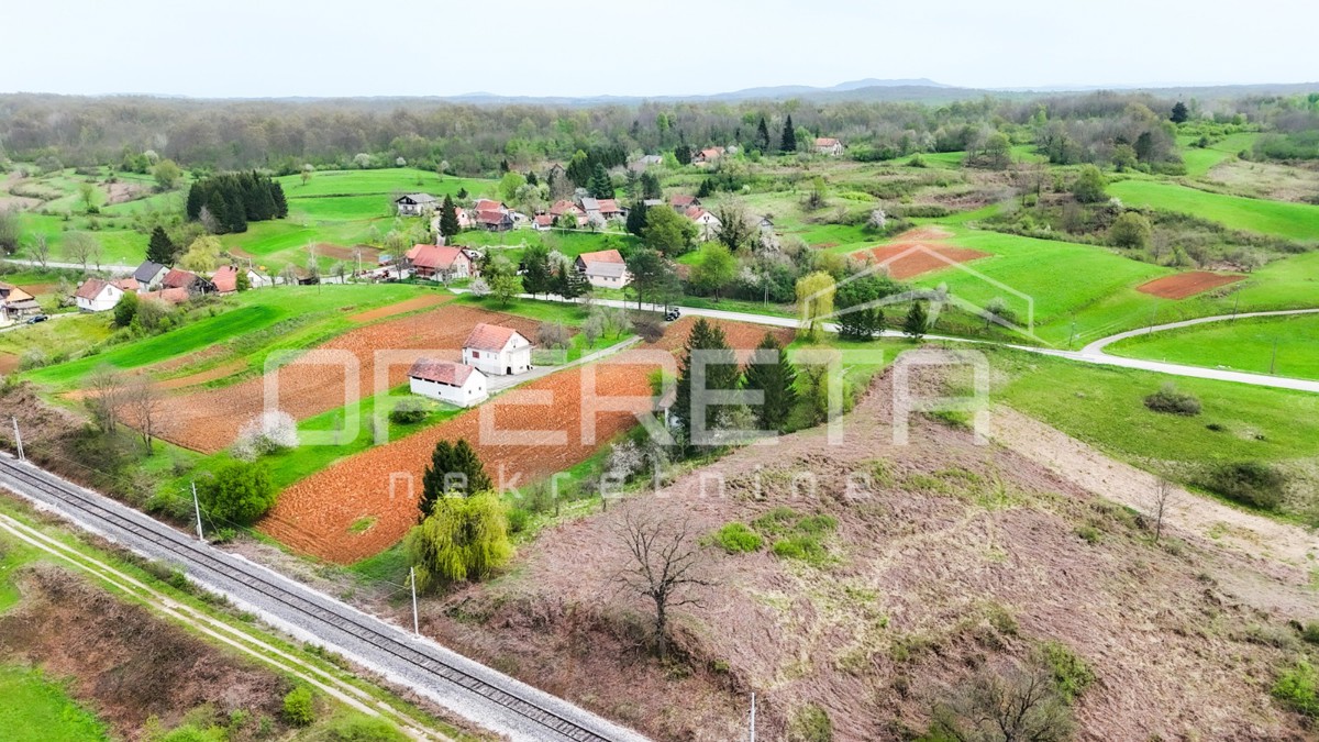 Casa da ristrutturare con grande potenziale in un ambiente idilliaco