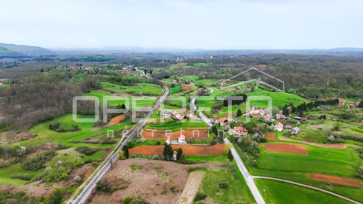 Casa da ristrutturare con grande potenziale in un ambiente idilliaco