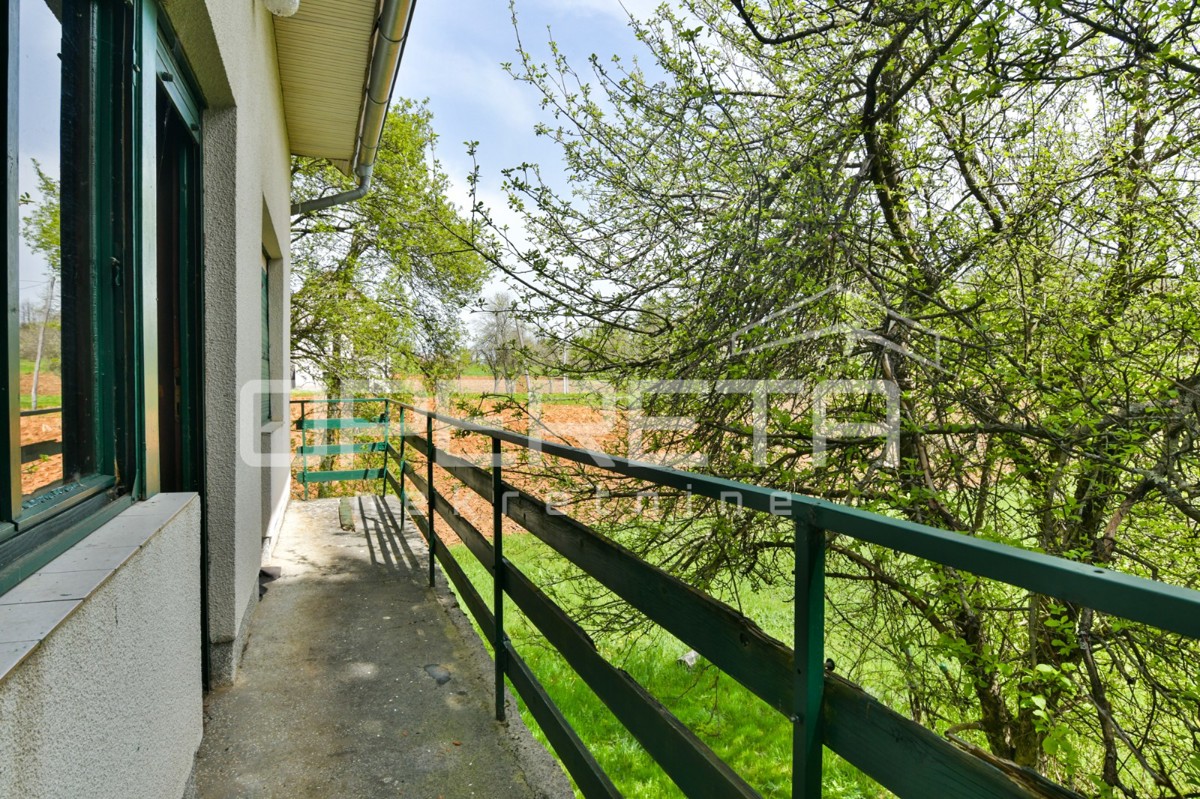 Casa da ristrutturare con grande potenziale in un ambiente idilliaco