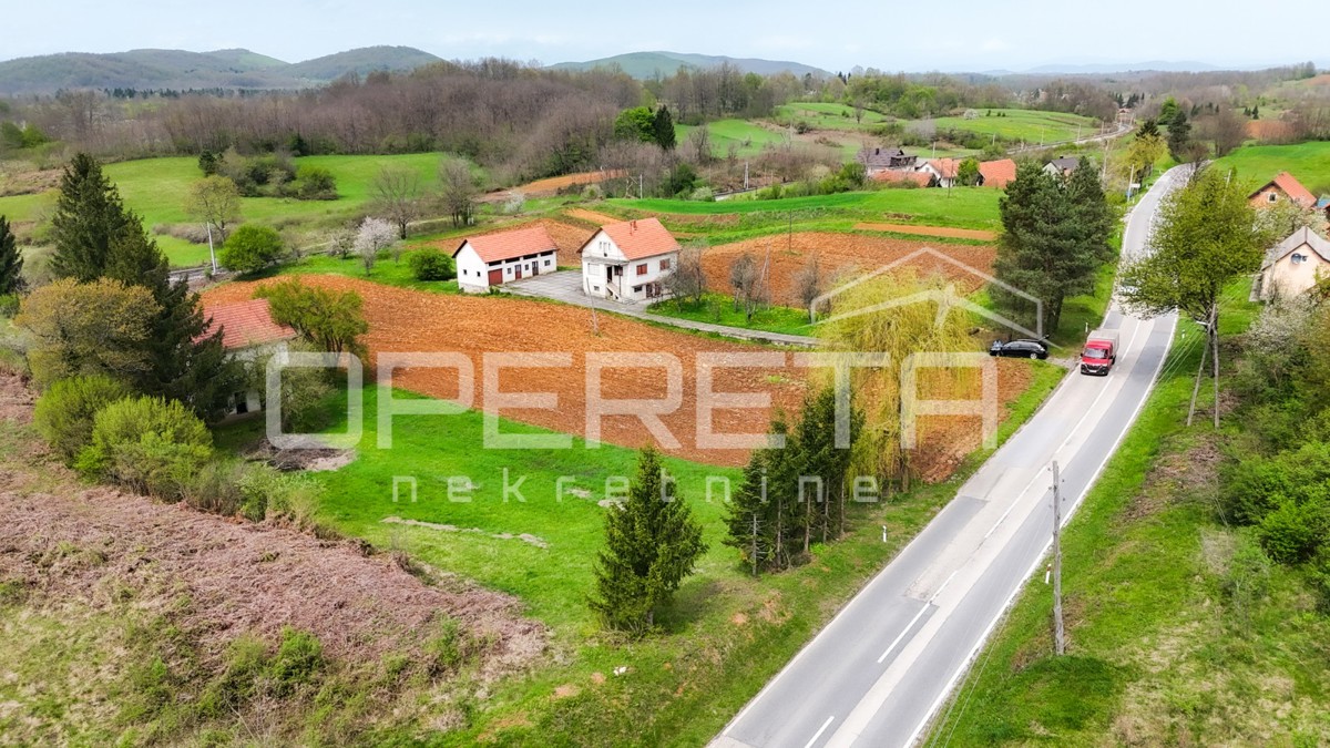 Casa da ristrutturare con grande potenziale in un ambiente idilliaco