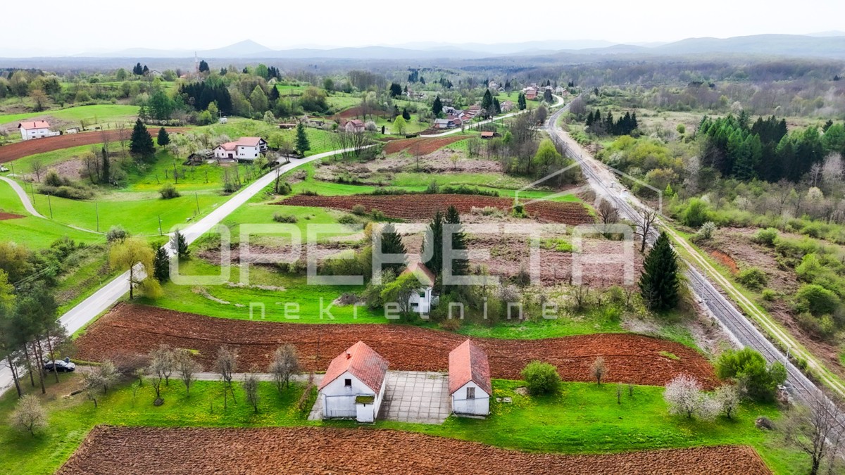Casa da ristrutturare con grande potenziale in un ambiente idilliaco