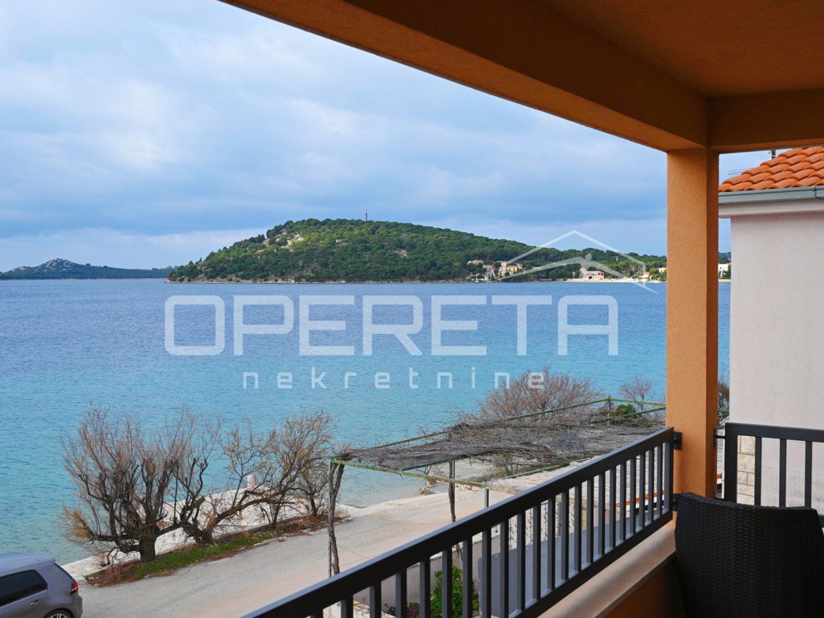 Primo fila sul mare, casa con 4 appartamenti, Zatoglav