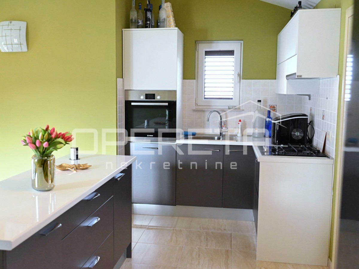 Primo fila sul mare, casa con 4 appartamenti, Zatoglav