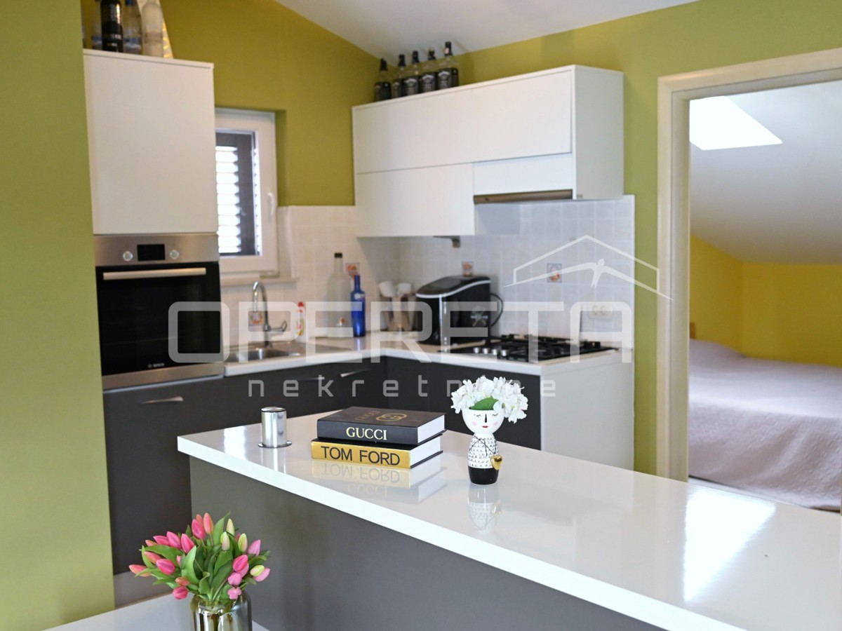 Primo fila sul mare, casa con 4 appartamenti, Zatoglav