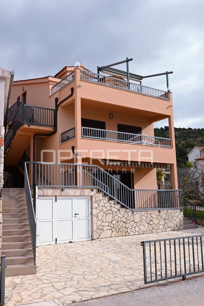 Primo fila sul mare, casa con 4 appartamenti, Zatoglav