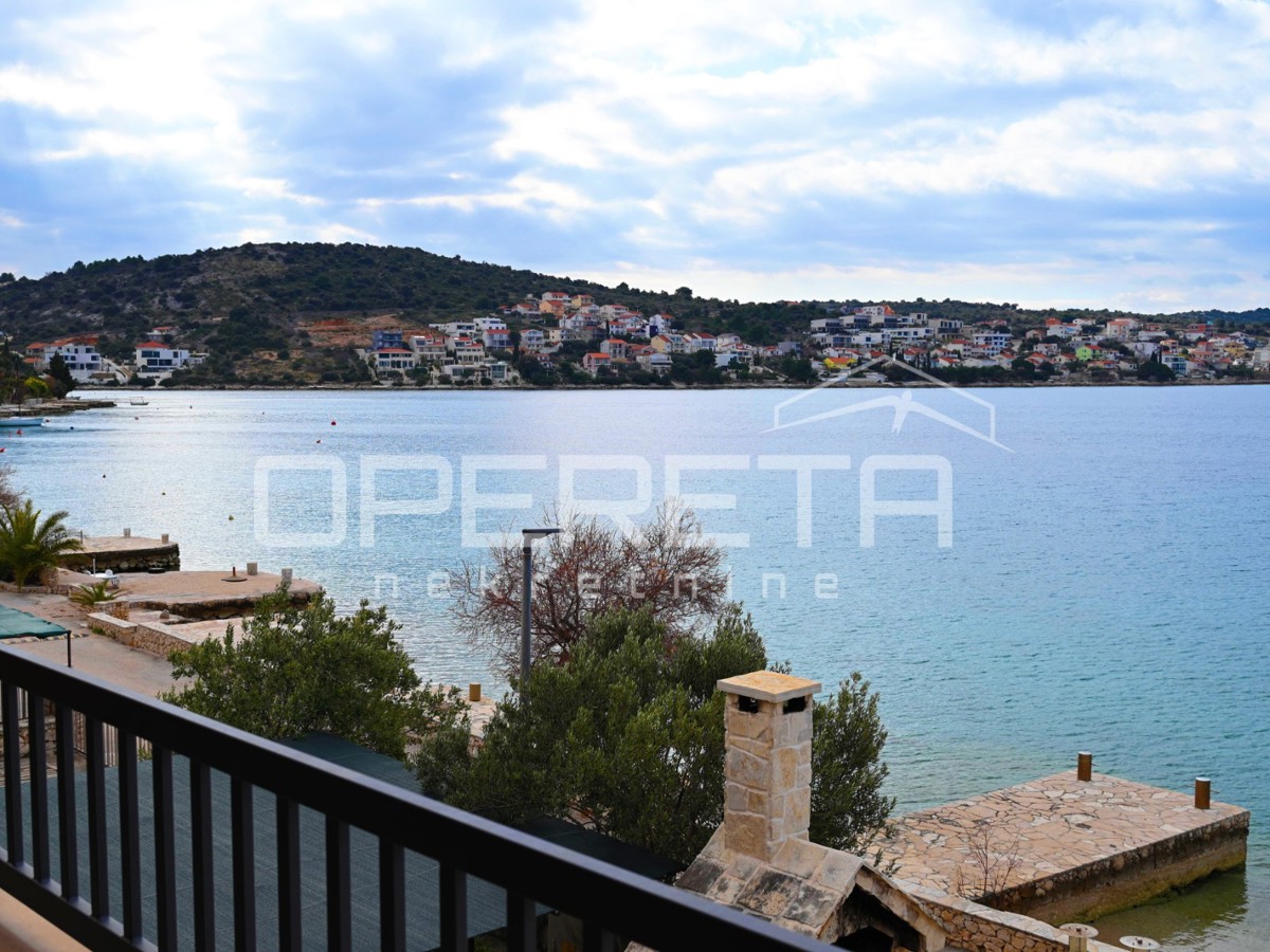 Primo fila sul mare, casa con 4 appartamenti, Zatoglav