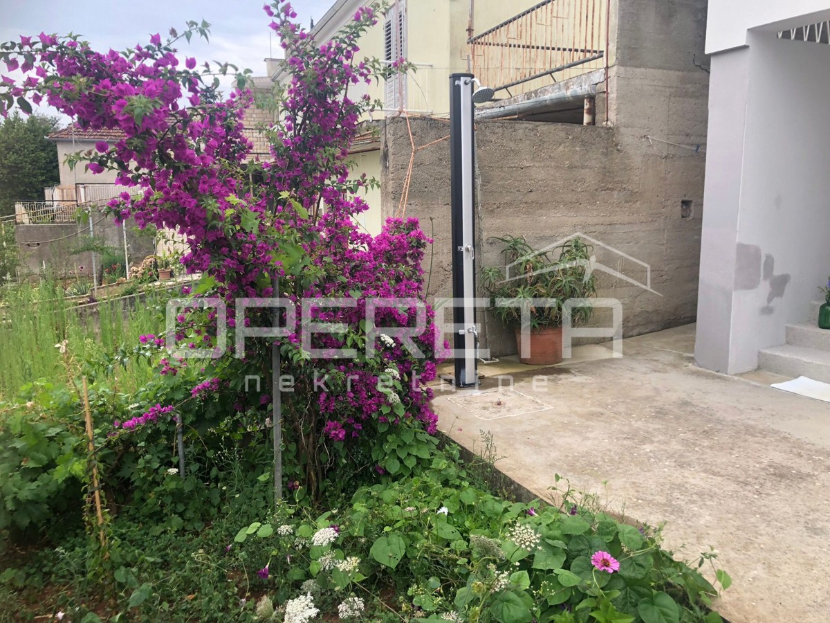Casa con vista mare, 2 appartamenti, 50 m dal mare, Kali, Ugljan
