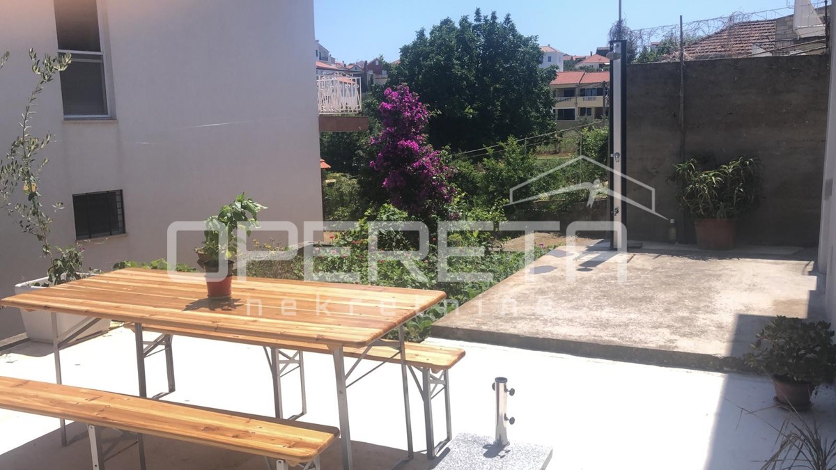 Casa con vista mare, 2 appartamenti, 50 m dal mare, Kali, Ugljan