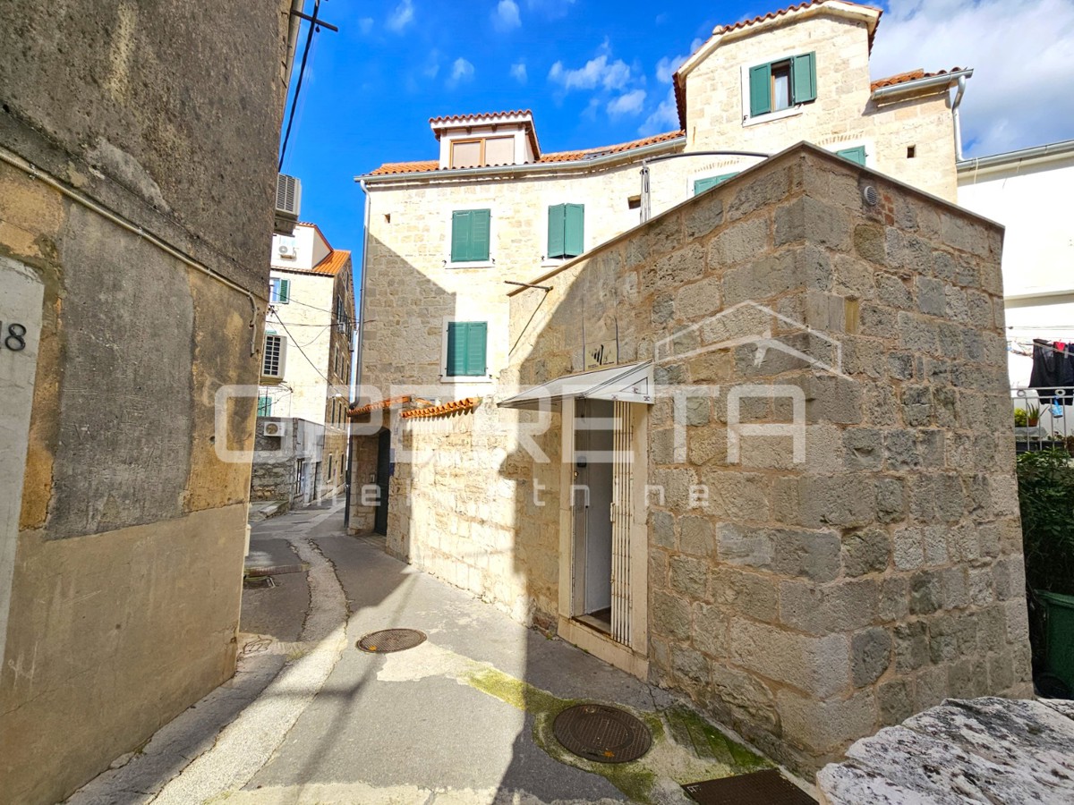 Vela Varoš, centro di Spalato, locale commerciale con potenziale turistico