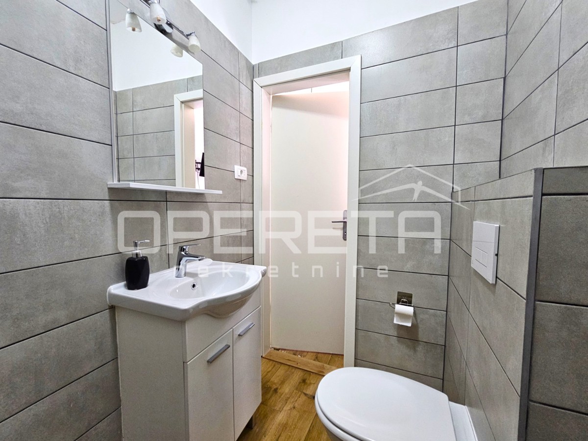 Vela Varoš, centro di Spalato, locale commerciale con potenziale turistico