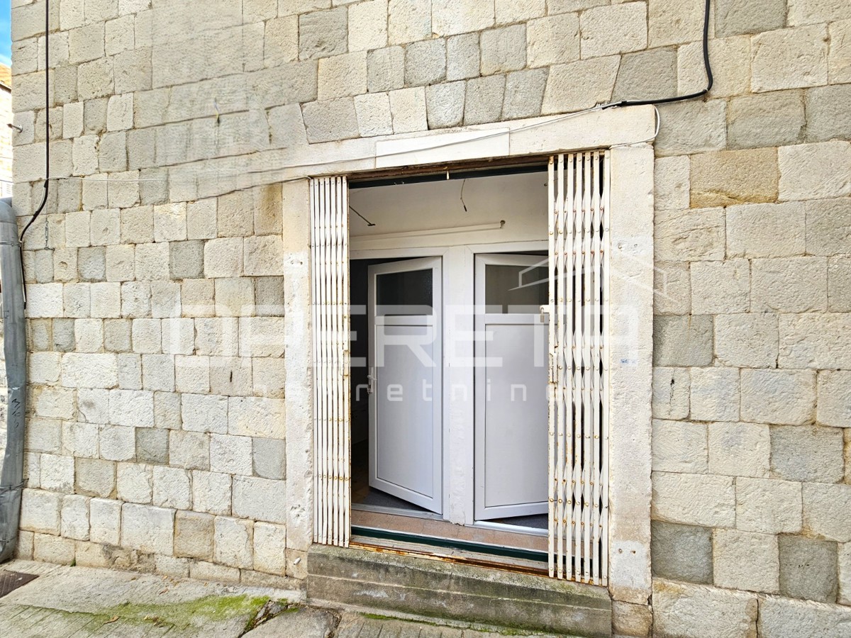 Vela Varoš, centro di Spalato, locale commerciale con potenziale turistico