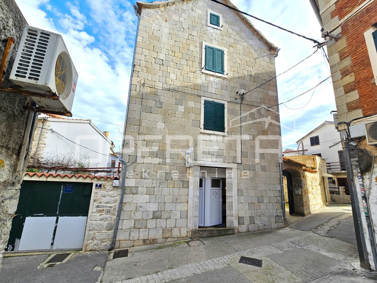 Vela Varoš, centro di Spalato, locale commerciale con potenziale turistico