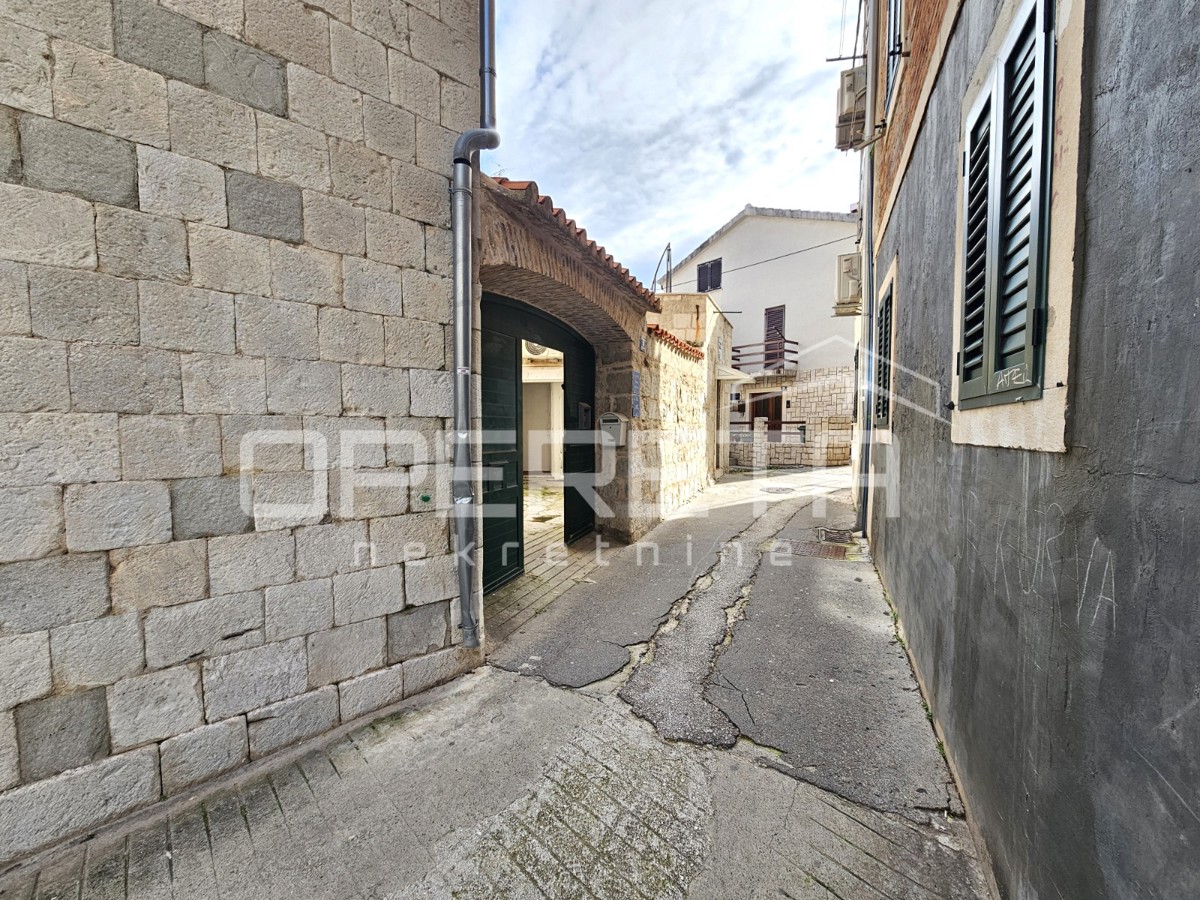 Vela Varoš, centro di Spalato, locale commerciale con potenziale turistico