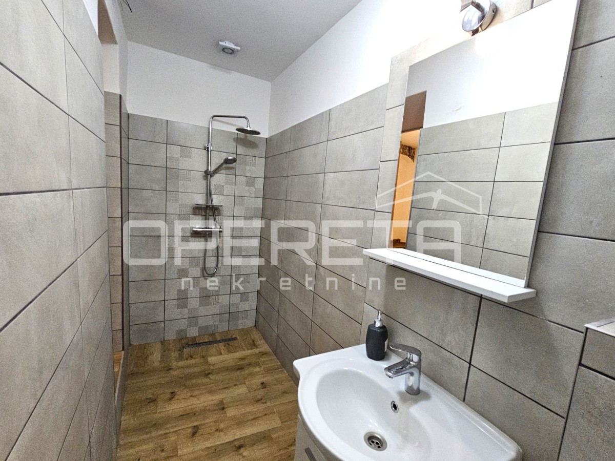 Vela Varoš, centro di Spalato, locale commerciale con potenziale turistico