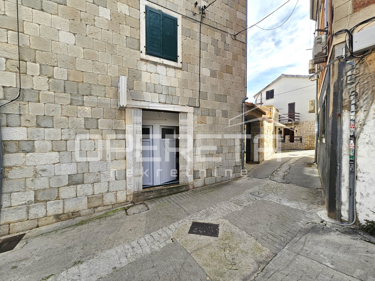 Vela Varoš, centro di Spalato, locale commerciale con potenziale turistico