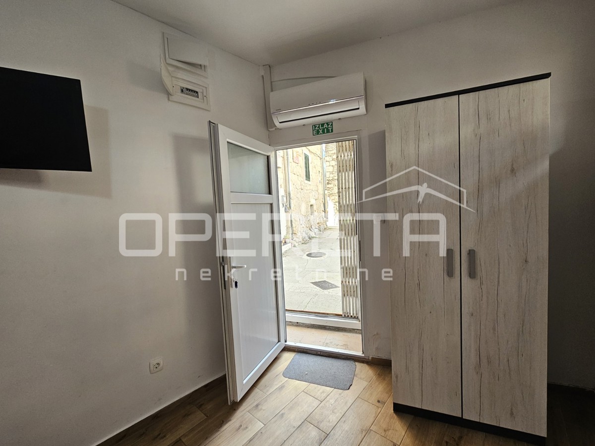 Vela Varoš, centro di Spalato, locale commerciale con potenziale turistico