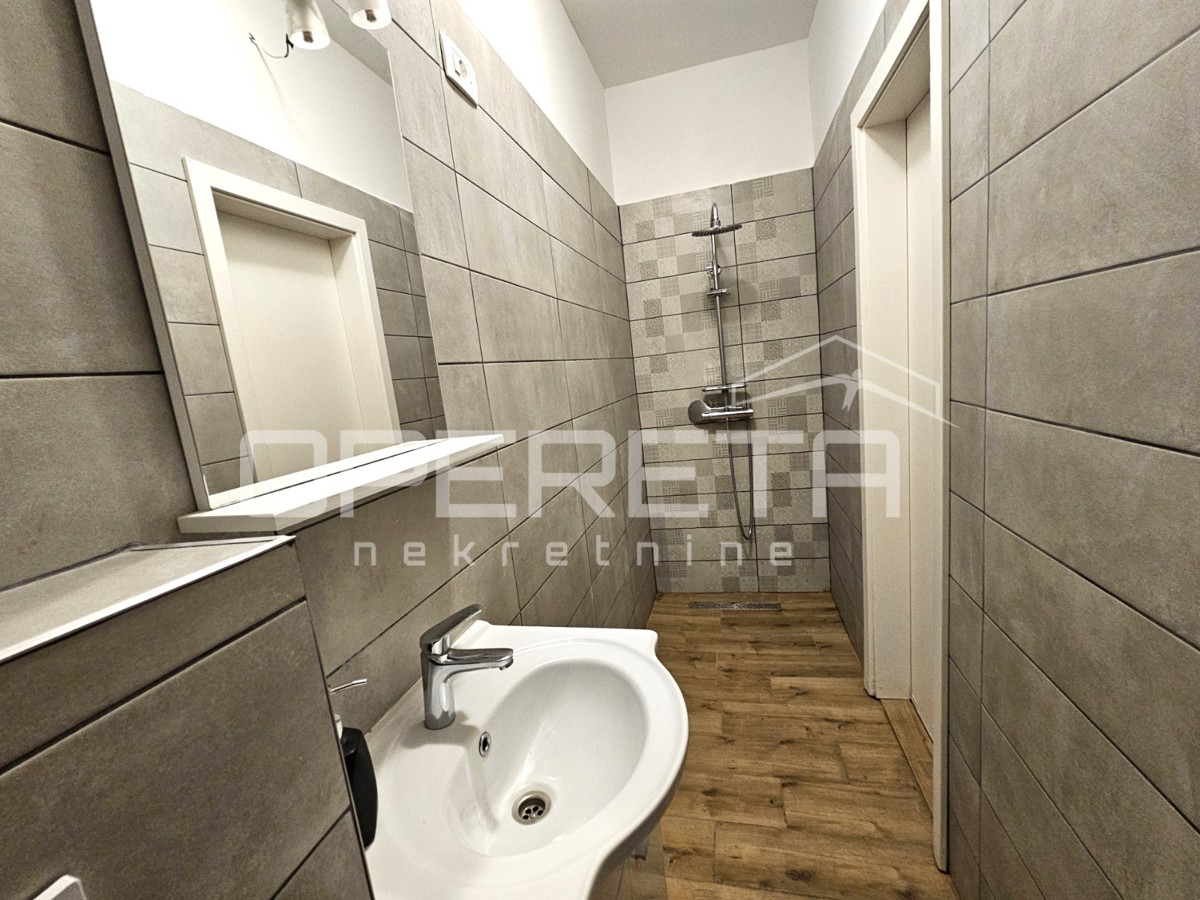 Vela Varoš, centro di Spalato, locale commerciale con potenziale turistico