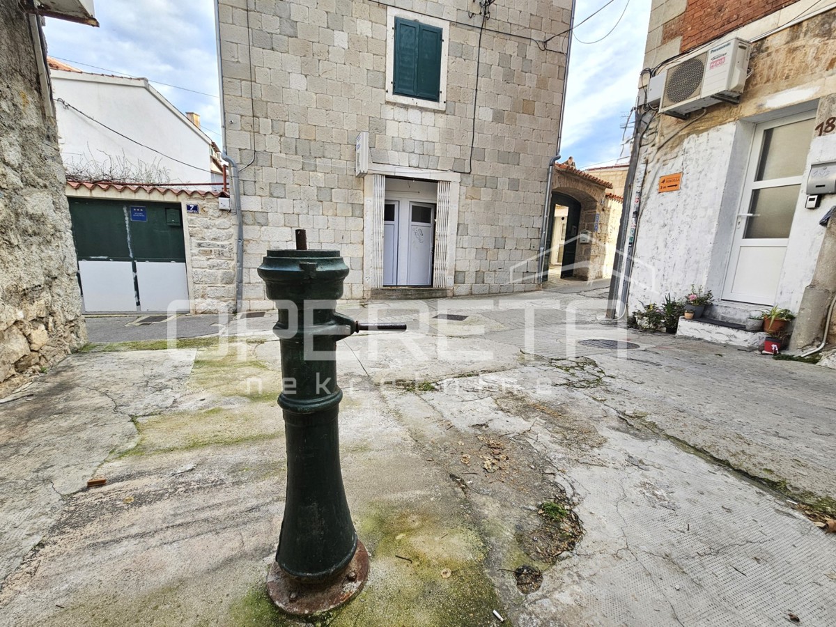 Vela Varoš, centro di Spalato, locale commerciale con potenziale turistico