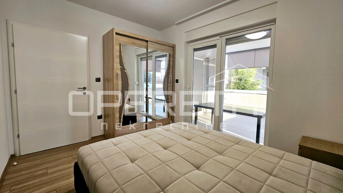 Bibinje, ottimo appartamento con terrazza coperta