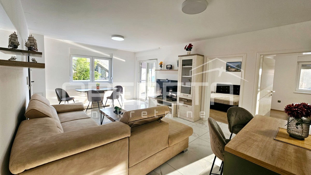 Bibinje, ottimo appartamento con terrazza coperta