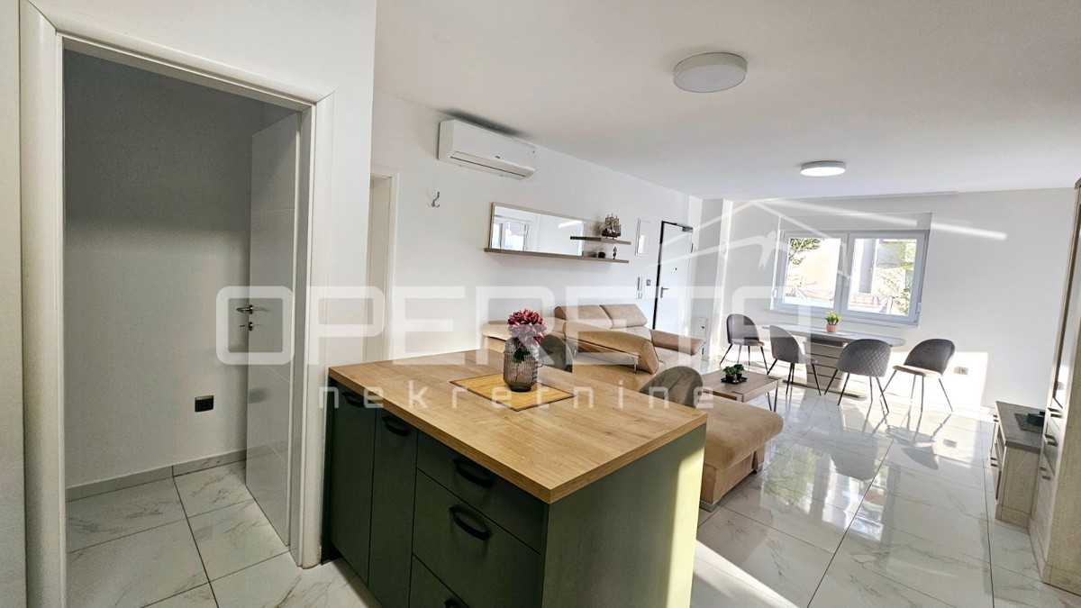 Bibinje, ottimo appartamento con terrazza coperta