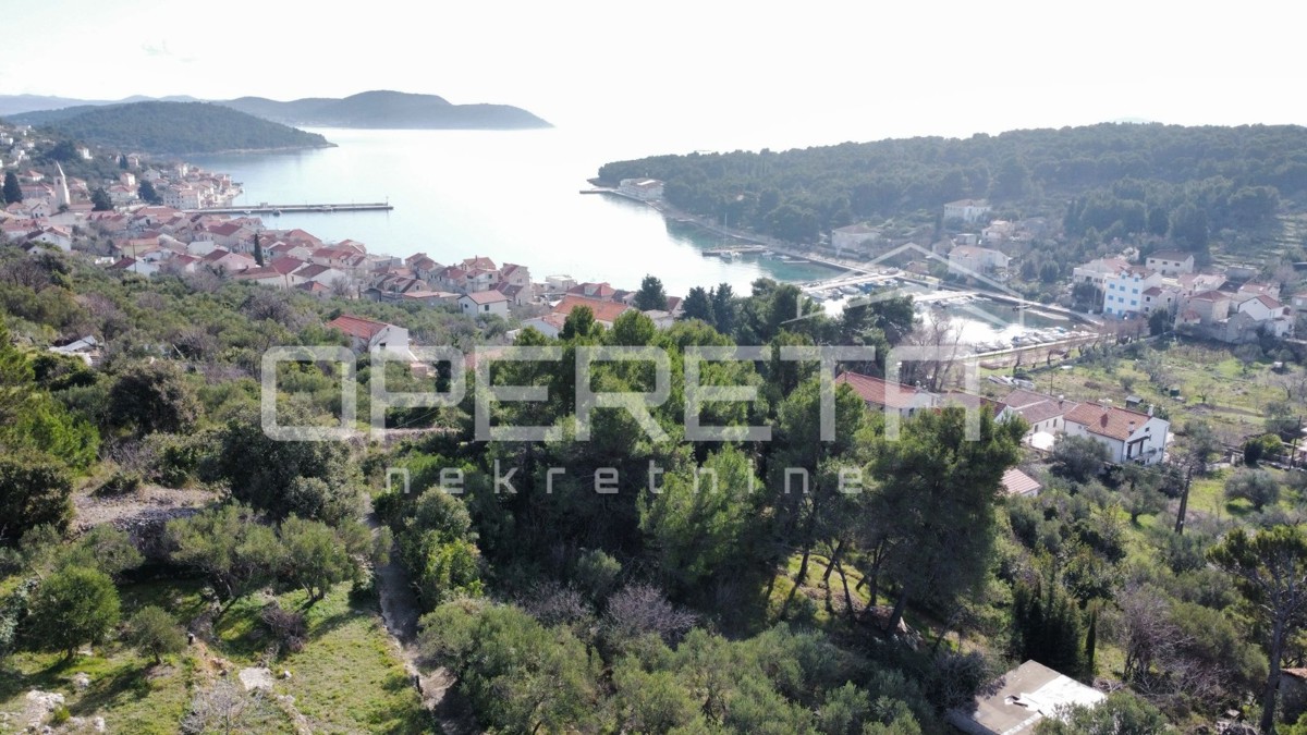 Terreno edificabile, 637 m2, 100 m dal mare, isola di Prvić