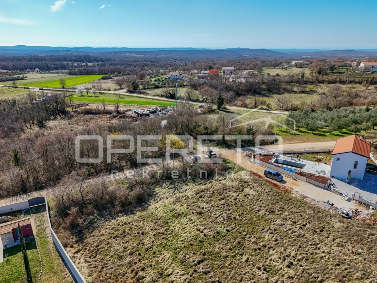 ISTRIA, KANFANAR (MRGANI) - Terreno edificabile con permesso di costruzione in vigore