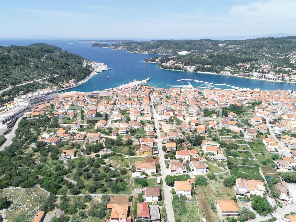 Terreno edificabile di 791 m2, con permesso di costruzione, Vela Luka