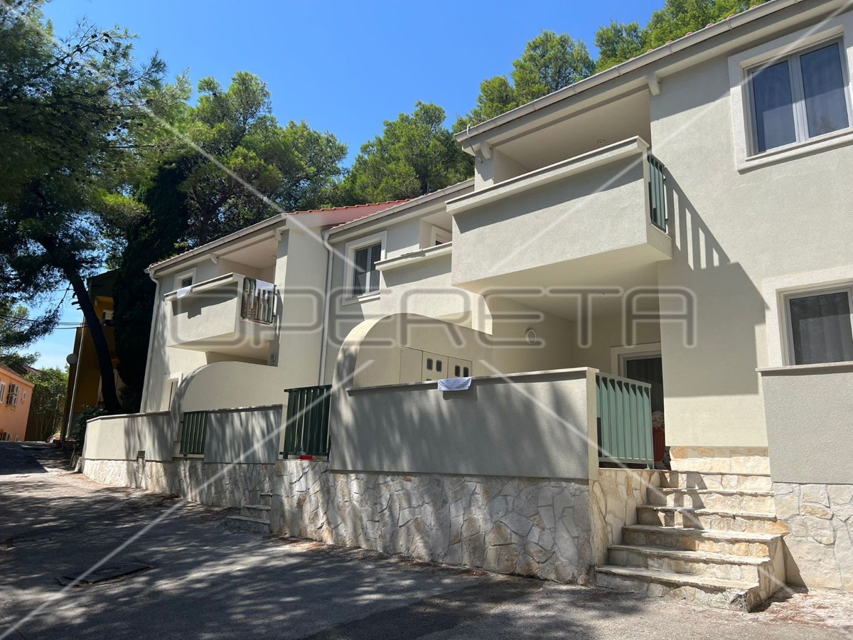 KUKLJICA, ISOLA UGLJAN (DINTORNI DI ZARA), appartamenti ristrutturati