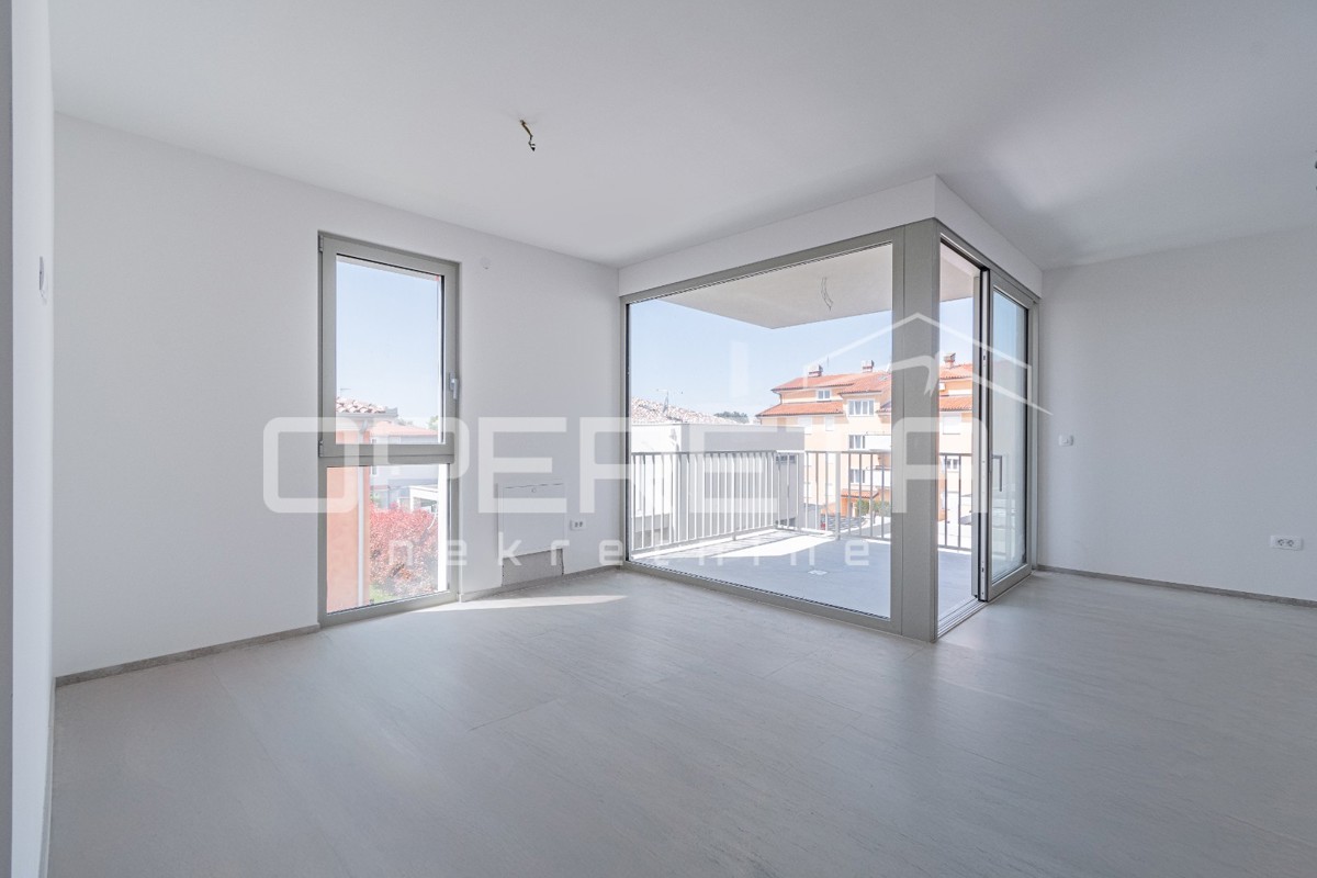 Istria, zona di Novigrad – appartamento monolocale con terrazza sul tetto