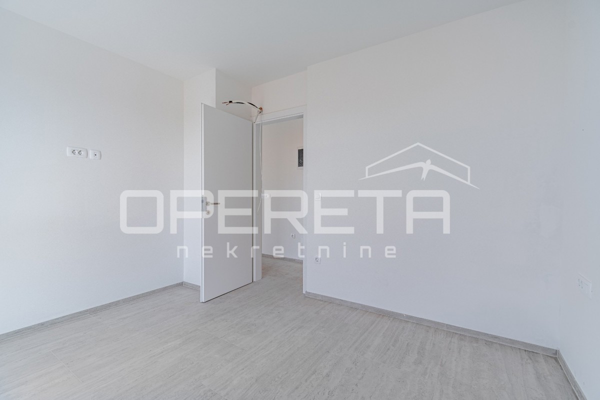 Istria, zona di Novigrad – appartamento monolocale con terrazza sul tetto