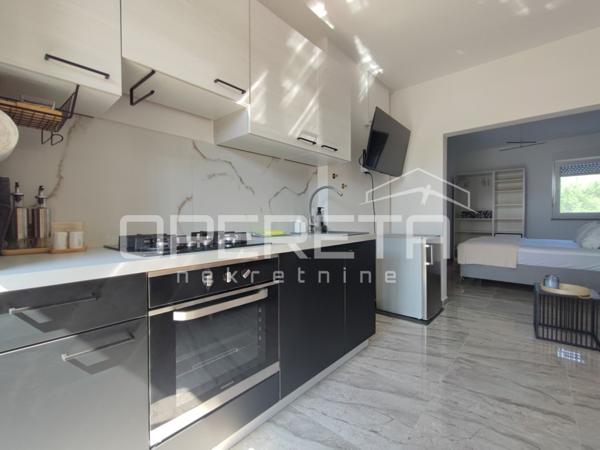 Appartamento di 77 m2, due appartamenti separati, 100 m dalla spiaggia, Vir, Zara