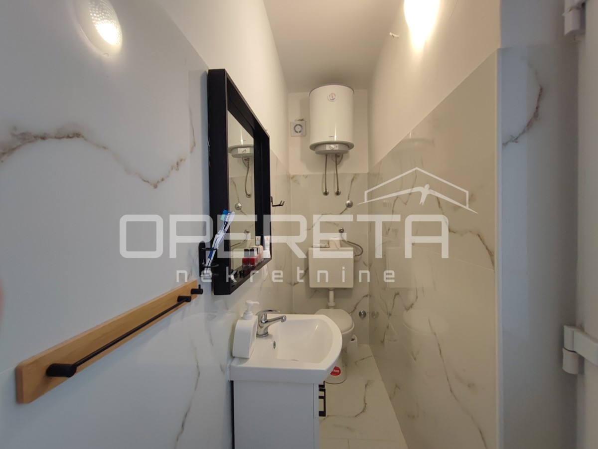 Appartamento di 77 m2, due appartamenti separati, 100 m dalla spiaggia, Vir, Zara