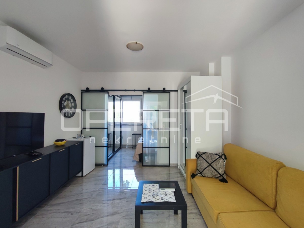 Appartamento di 77 m2, due appartamenti separati, 100 m dalla spiaggia, Vir, Zara