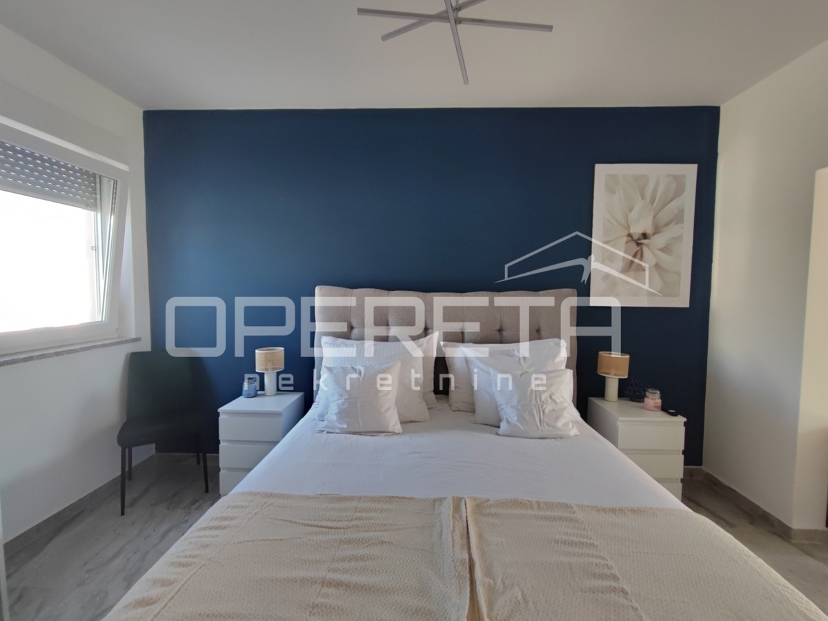 Appartamento di 77 m2, due appartamenti separati, 100 m dalla spiaggia, Vir, Zara