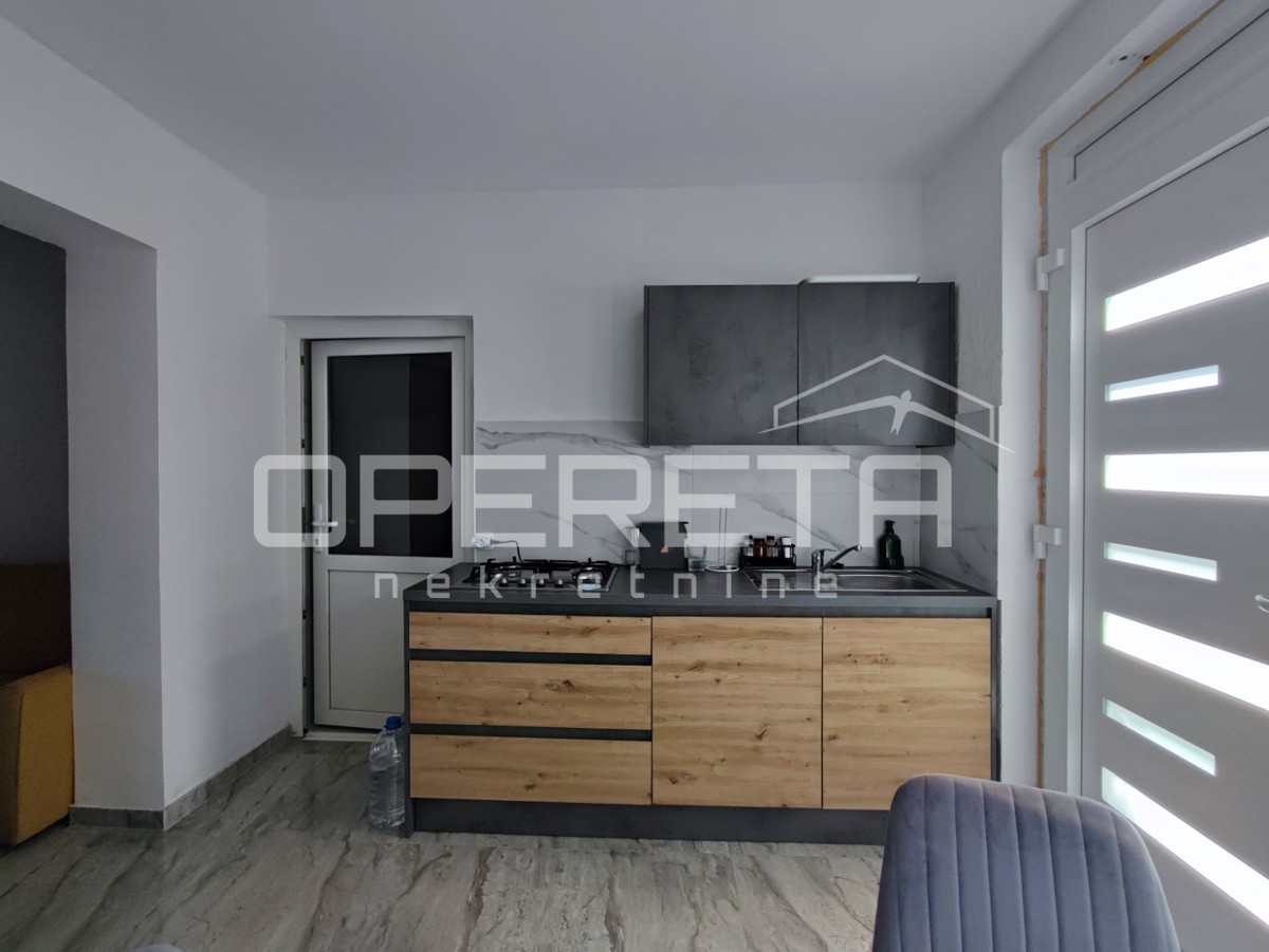 Appartamento di 77 m2, due appartamenti separati, 100 m dalla spiaggia, Vir, Zara