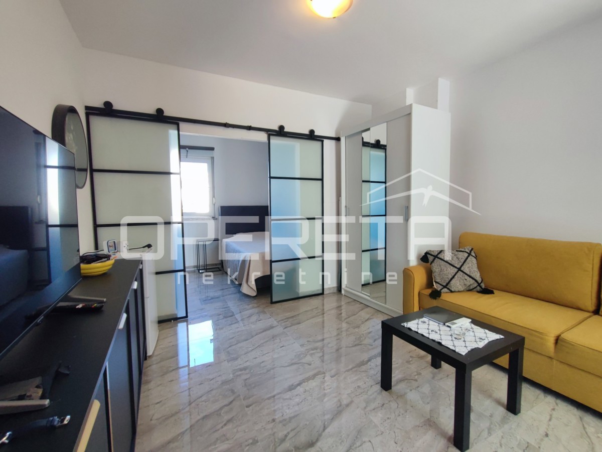 Appartamento di 77 m2, due appartamenti separati, 100 m dalla spiaggia, Vir, Zara